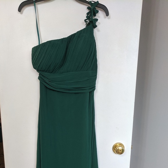 Long Green Prom/ Grad Dress - Picture 2 of 7